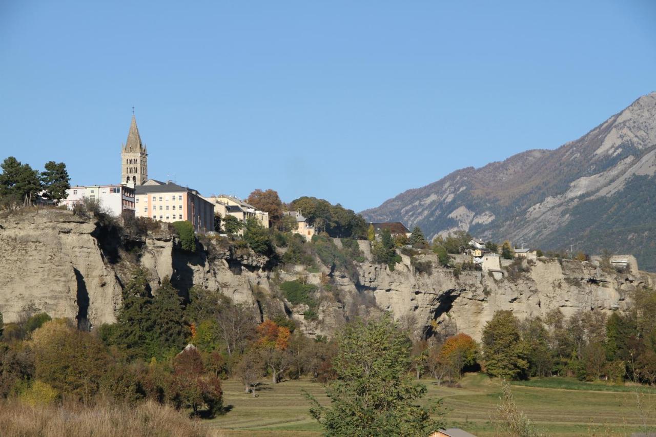 Le Vieux Chalet Bed & Breakfast Embrun Exterior photo